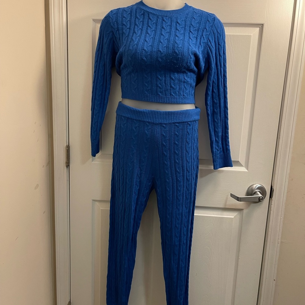 Women’s Blue Crop Top and Leggings Sweater Set